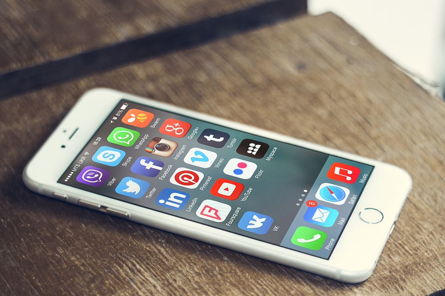 Icônes de réseaux sociaux sur un smartphone